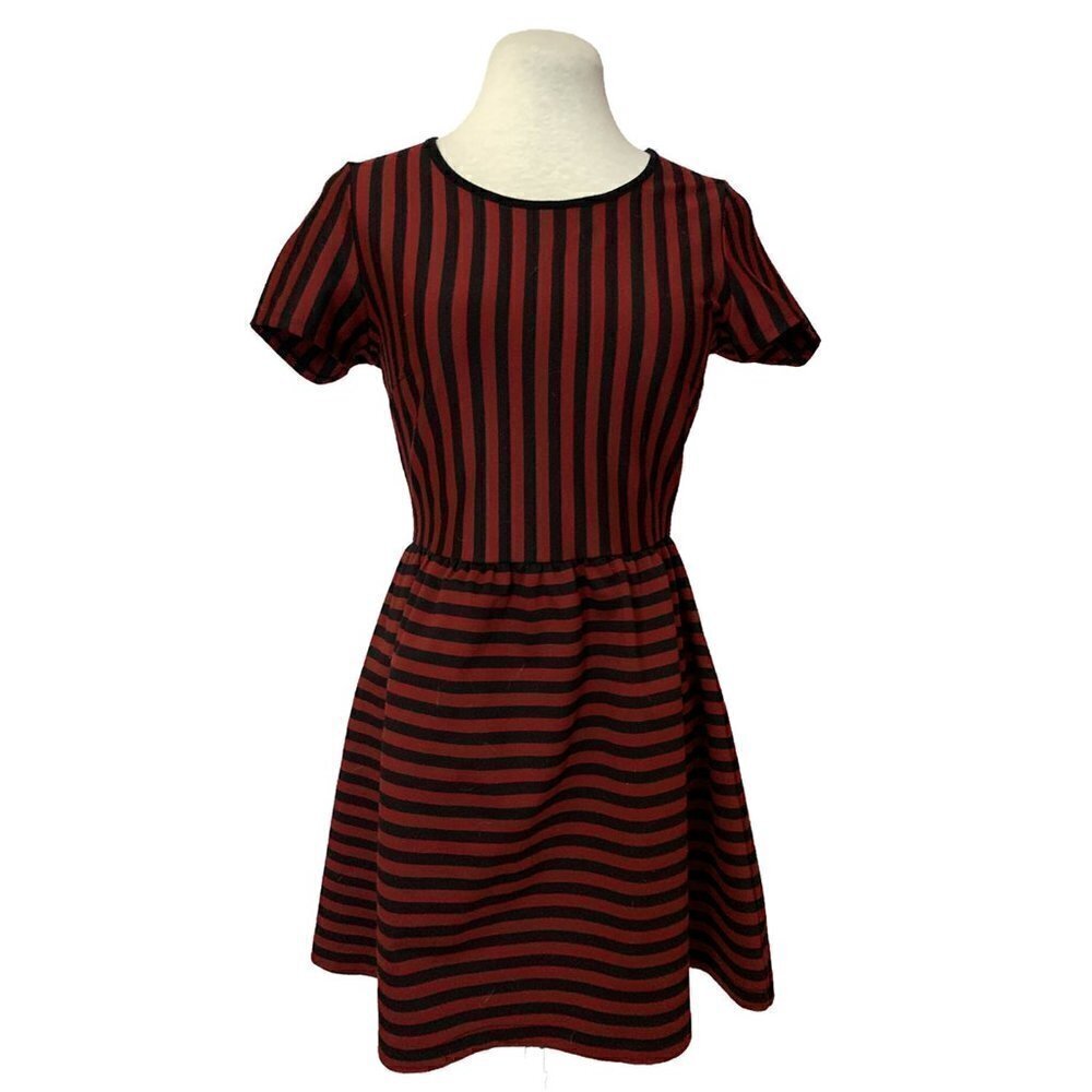 Forever 21  Fit & Flare Red and Black Dress Size S